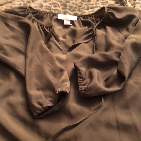 Micheal Kors size Medium brownish green silky top runs large like new - Picture 5 of 11